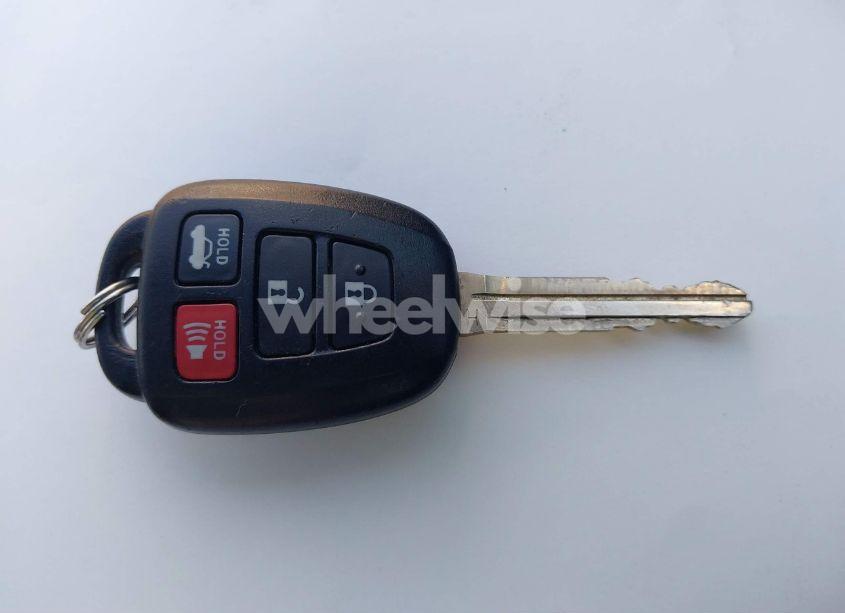 Photo 11 of 2018 Toyota Corolla SE (VIN 5YFBURHE4JP842011)