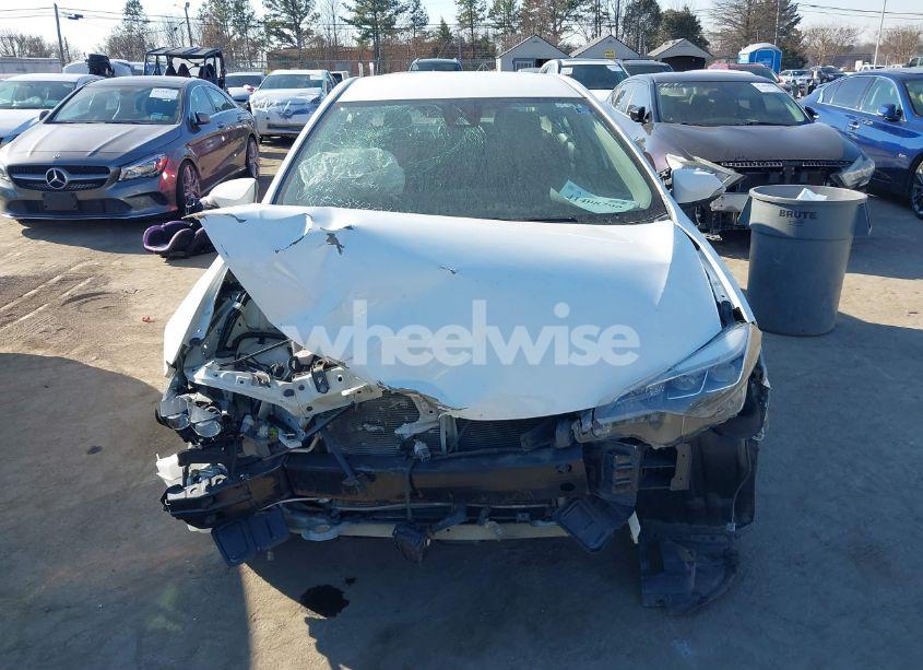 Photo 12 of 2018 Toyota Corolla SE (VIN 5YFBURHE4JP842011)