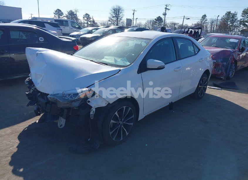 Photo 2 of 2018 Toyota Corolla SE (VIN 5YFBURHE4JP842011)