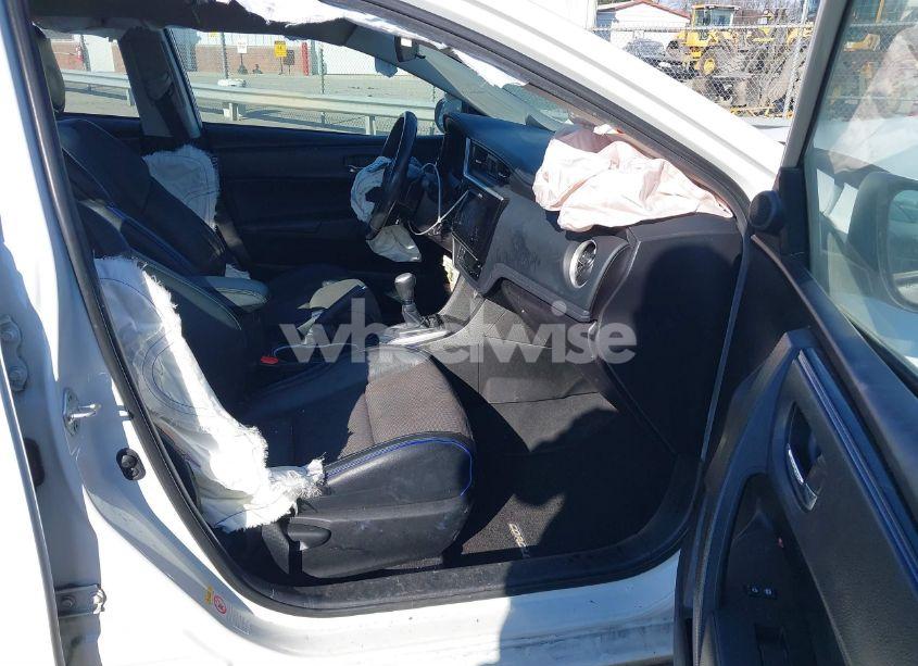 Photo 5 of 2018 Toyota Corolla SE (VIN 5YFBURHE4JP842011)