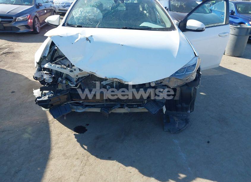 Photo 6 of 2018 Toyota Corolla SE (VIN 5YFBURHE4JP842011)