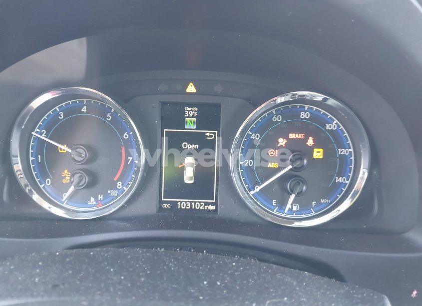 Photo 7 of 2018 Toyota Corolla SE (VIN 5YFBURHE4JP842011)