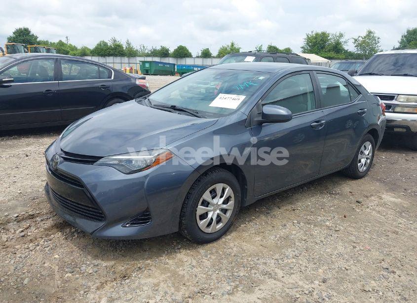 Photo 2 of 2018 Toyota Corolla L (VIN 5YFBURHE4JP845541)