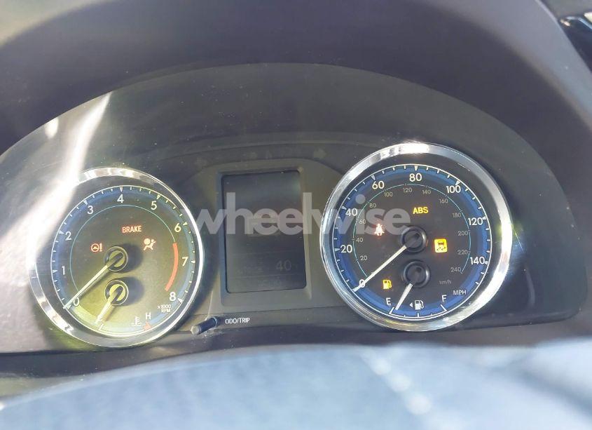 Photo 7 of 2018 Toyota Corolla LE (VIN 5YFBURHE4JP848200)