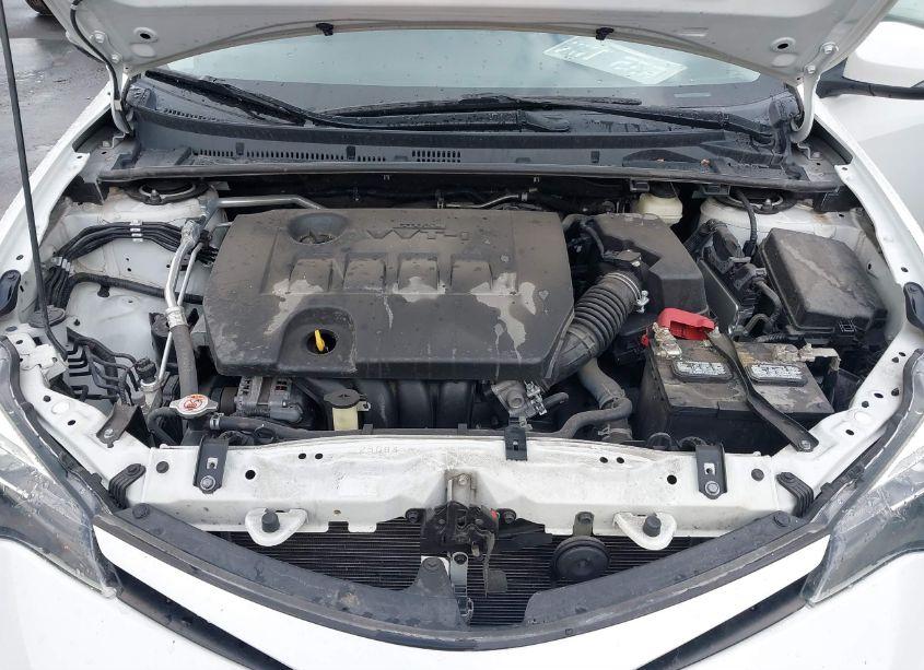 Photo 10 of 2018 Toyota Corolla SE (VIN 5YFBURHE4JP850450)