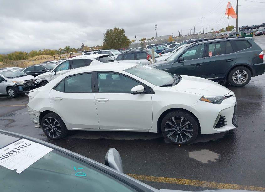 Photo 13 of 2018 Toyota Corolla SE (VIN 5YFBURHE4JP850450)