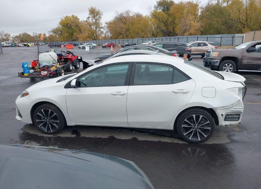 Photo 14 of 2018 Toyota Corolla SE (VIN 5YFBURHE4JP850450)