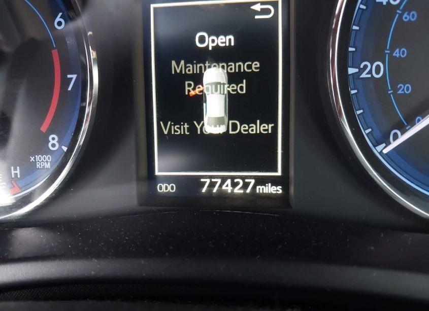 Photo 15 of 2018 Toyota Corolla SE (VIN 5YFBURHE4JP850450)