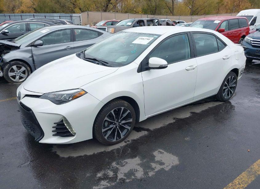 Photo 2 of 2018 Toyota Corolla SE (VIN 5YFBURHE4JP850450)