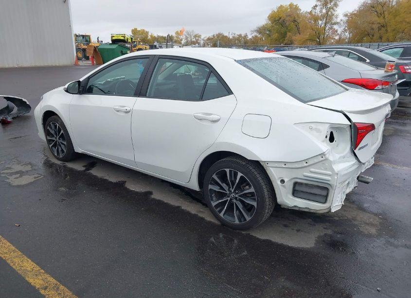 Photo 3 of 2018 Toyota Corolla SE (VIN 5YFBURHE4JP850450)