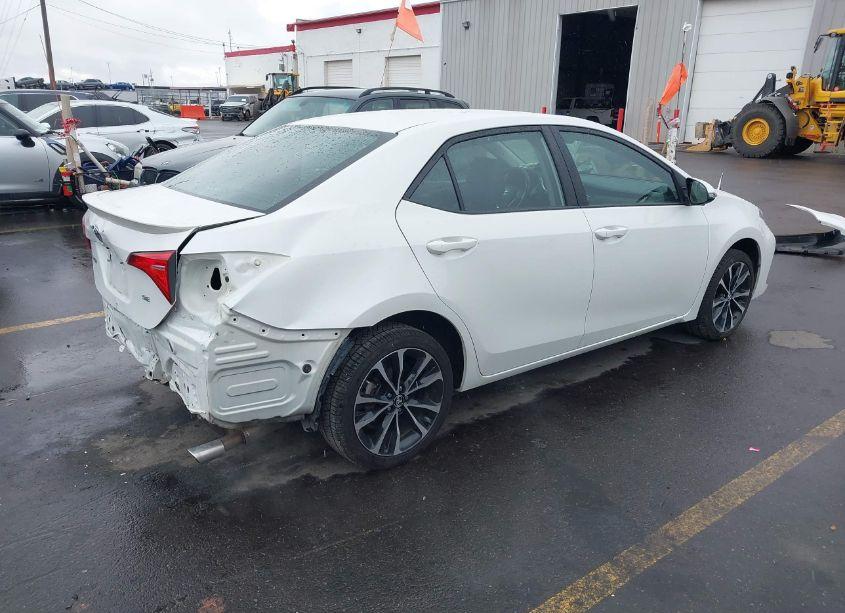 Photo 4 of 2018 Toyota Corolla SE (VIN 5YFBURHE4JP850450)