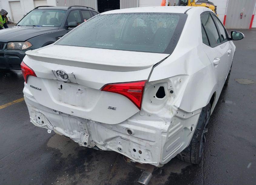 Photo 6 of 2018 Toyota Corolla SE (VIN 5YFBURHE4JP850450)