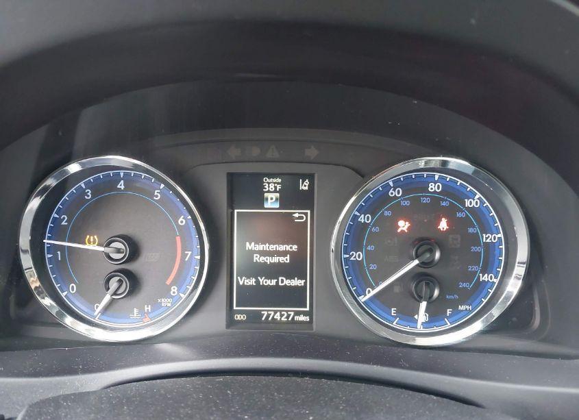 Photo 7 of 2018 Toyota Corolla SE (VIN 5YFBURHE4JP850450)