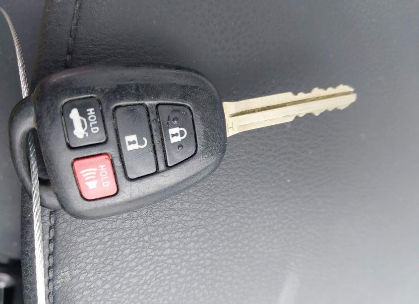 Photo 11 of 2019 Toyota Corolla SE (VIN 5YFBURHE4KP868139)