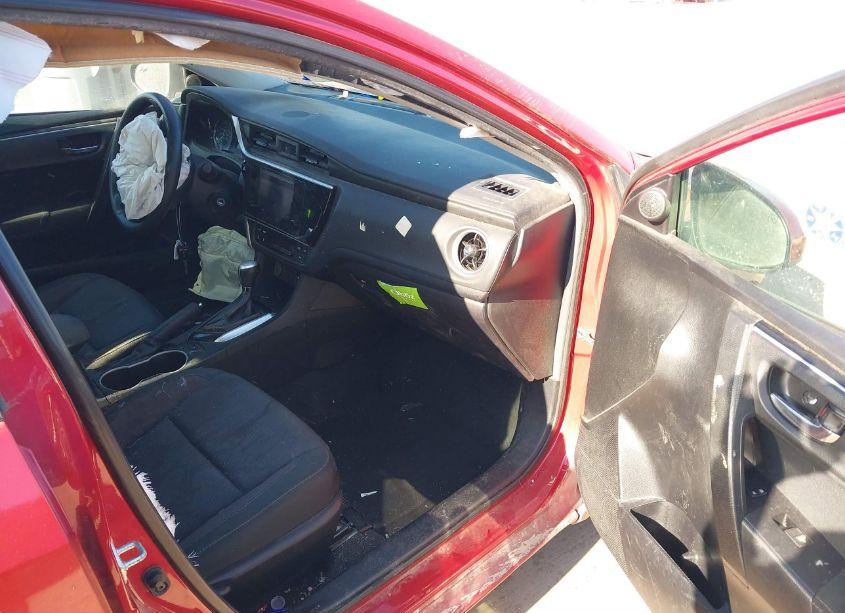 Photo 5 of 2019 Toyota Corolla LE (VIN 5YFBURHE4KP871185)