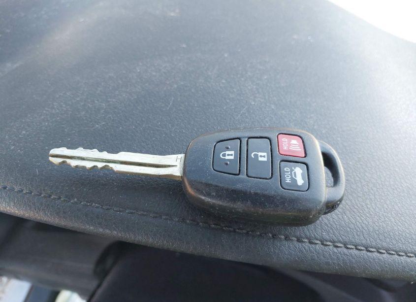 Photo 11 of 2019 Toyota Corolla LE (VIN 5YFBURHE4KP873759)