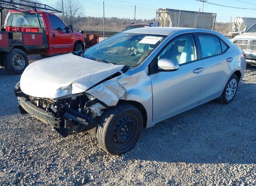 Photo 2 of 2019 Toyota Corolla LE (VIN 5YFBURHE4KP873759)