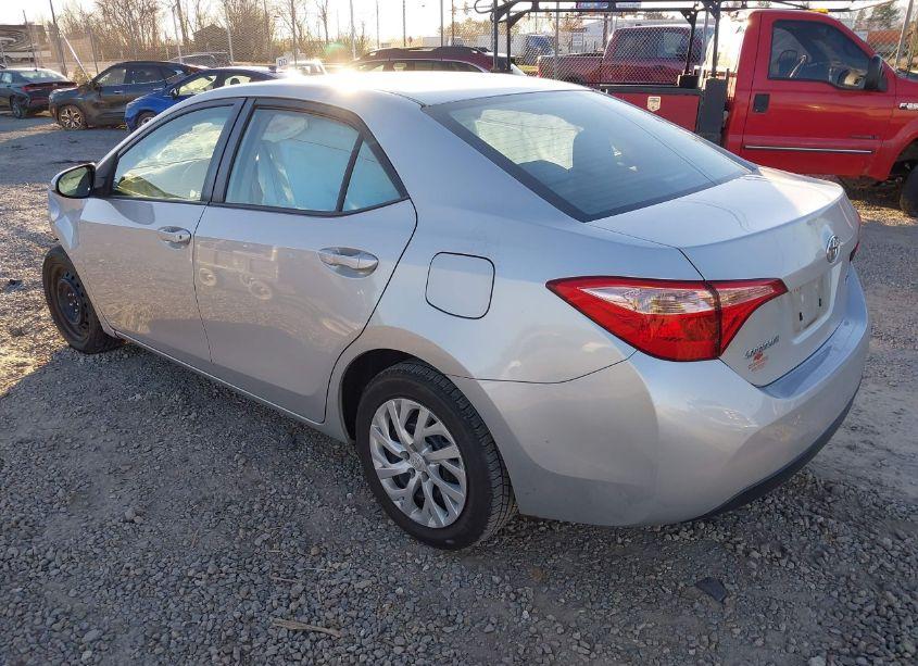 Photo 3 of 2019 Toyota Corolla LE (VIN 5YFBURHE4KP873759)