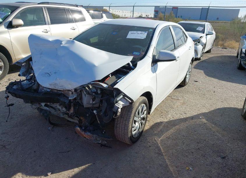 Photo 2 of 2019 Toyota Corolla LE (VIN 5YFBURHE4KP882073)
