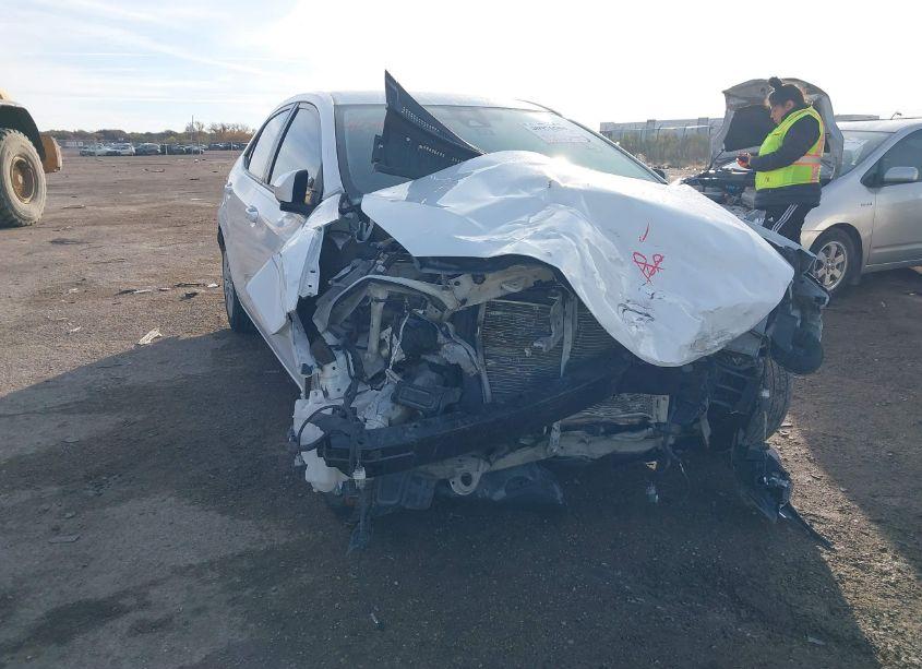 Photo 6 of 2019 Toyota Corolla LE (VIN 5YFBURHE4KP882073)