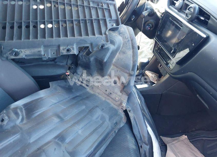 Photo 5 of 2019 Toyota Corolla LE (VIN 5YFBURHE4KP906890)