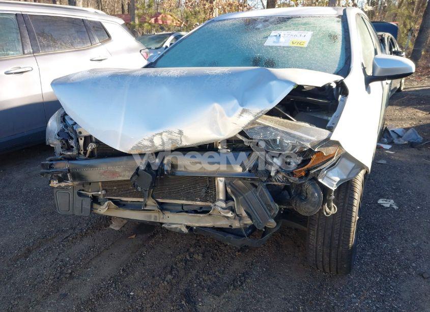 Photo 6 of 2019 Toyota Corolla LE (VIN 5YFBURHE4KP906890)