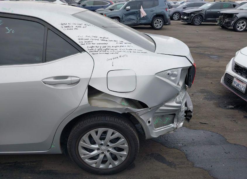 Photo 18 of 2019 Toyota Corolla LE (VIN 5YFBURHE4KP912012)