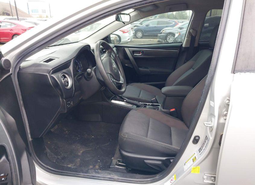 Photo 5 of 2019 Toyota Corolla LE (VIN 5YFBURHE4KP912012)