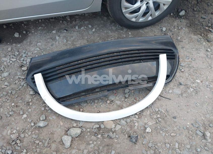 Photo 12 of 2019 Toyota Corolla LE (VIN 5YFBURHE4KP928789)