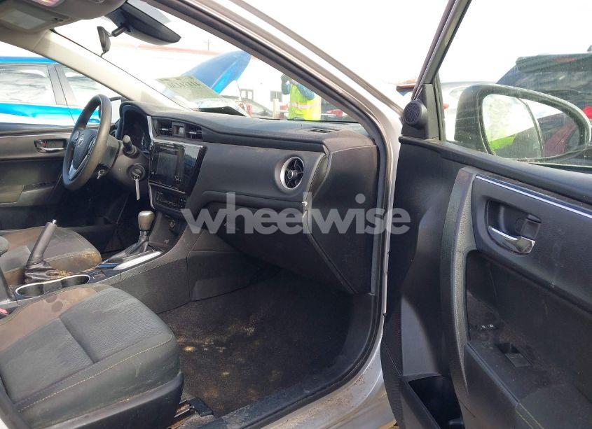 Photo 5 of 2019 Toyota Corolla LE (VIN 5YFBURHE4KP928789)