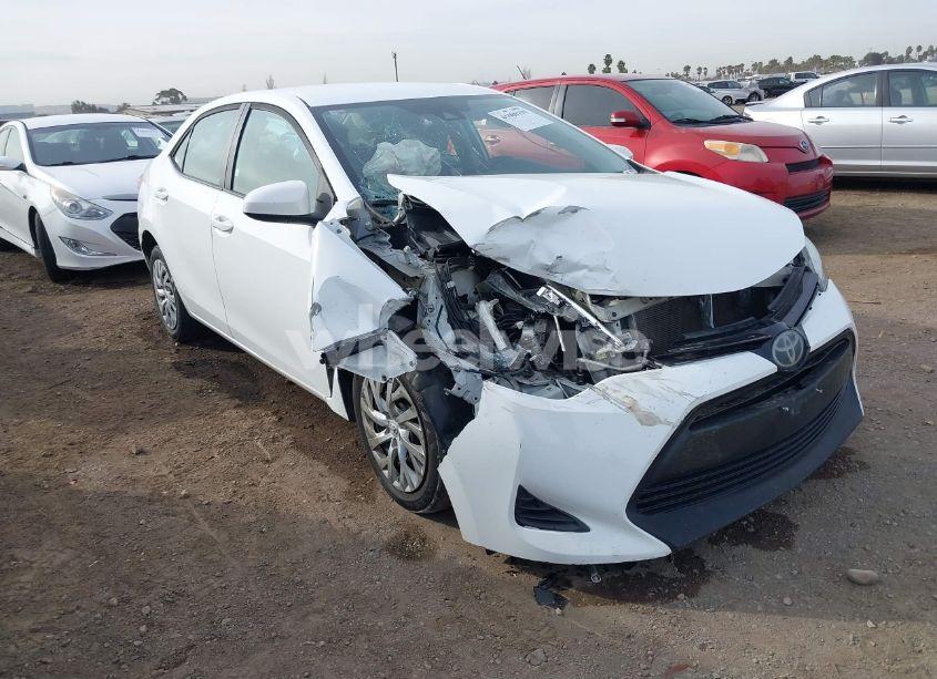 2019 Toyota Corolla LE (VIN 5YFBURHE4KP933068) main photo