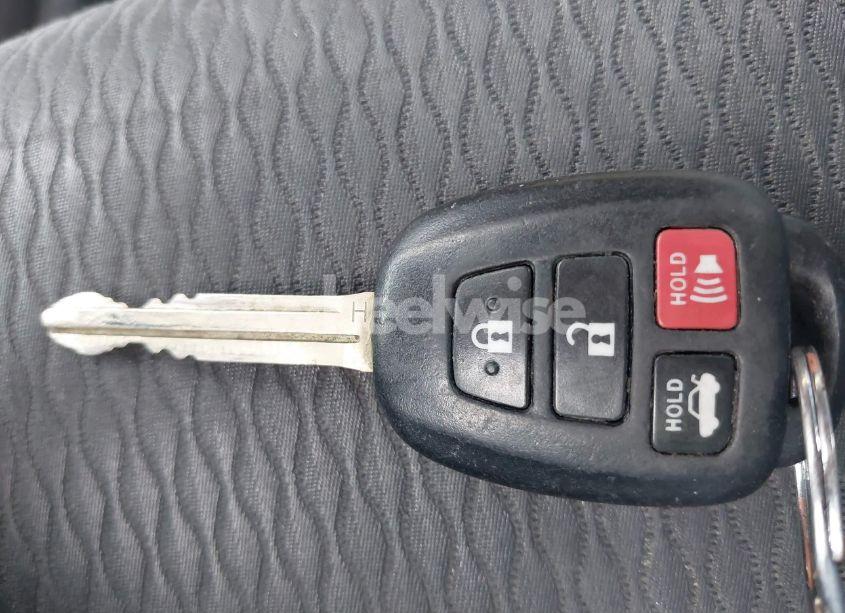 Photo 11 of 2019 Toyota Corolla LE (VIN 5YFBURHE4KP933068)