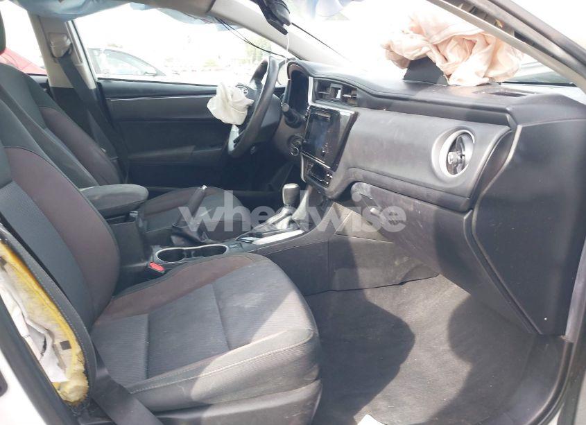Photo 5 of 2019 Toyota Corolla LE (VIN 5YFBURHE4KP933068)