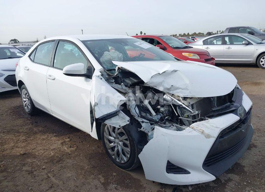 Photo 6 of 2019 Toyota Corolla LE (VIN 5YFBURHE4KP933068)