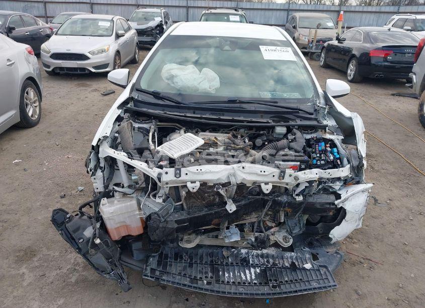 Photo 6 of 2019 Toyota Corolla LE (VIN 5YFBURHE4KP938805)