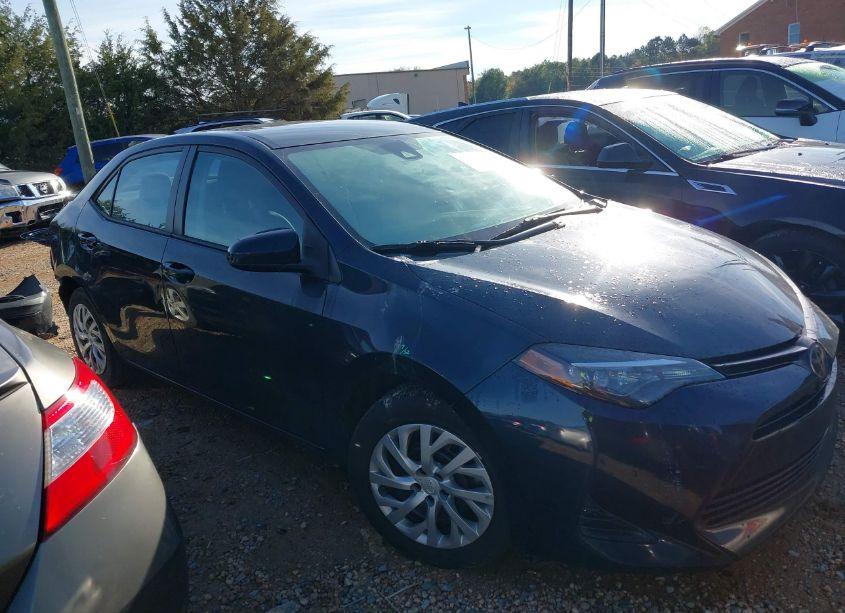 2019 Toyota Corolla LE (VIN 5YFBURHE4KP940344) main photo