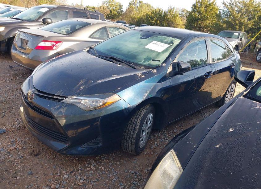 Photo 2 of 2019 Toyota Corolla LE (VIN 5YFBURHE4KP940344)