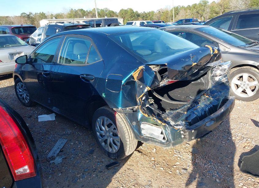 Photo 3 of 2019 Toyota Corolla LE (VIN 5YFBURHE4KP940344)