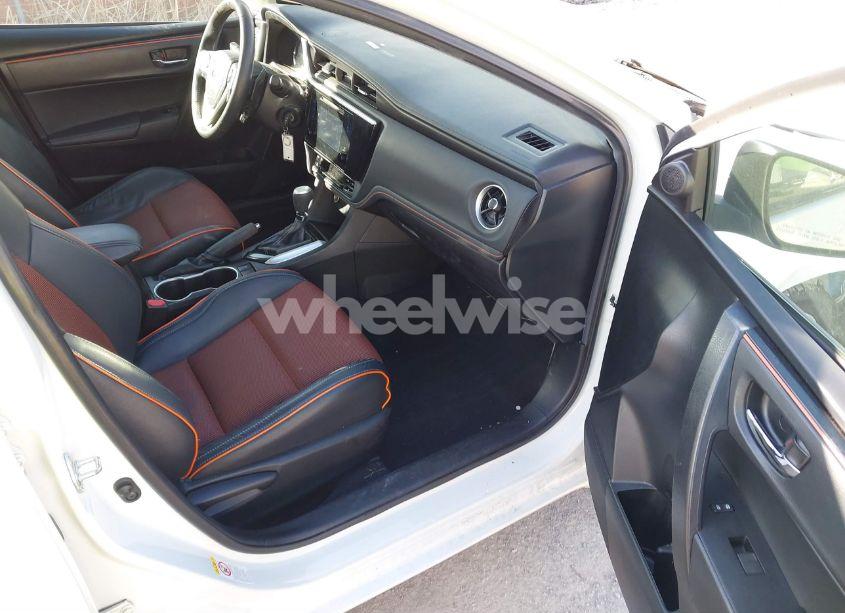 Photo 5 of 2019 Toyota Corolla SE (VIN 5YFBURHE4KP942336)