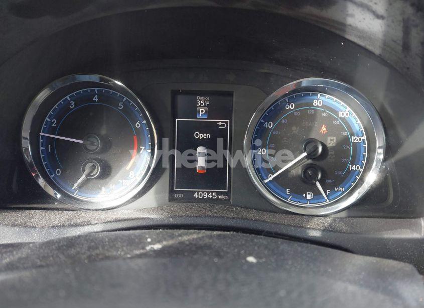 Photo 7 of 2019 Toyota Corolla SE (VIN 5YFBURHE4KP942336)