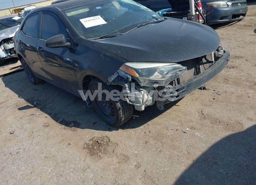 2015 Toyota Corolla LE (VIN 5YFBURHE5FP181712) main photo