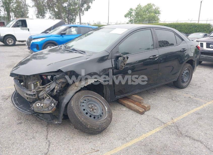 Photo 2 of 2015 Toyota Corolla LE (VIN 5YFBURHE5FP200159)