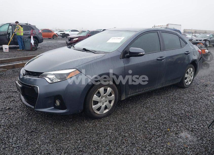 Photo 2 of 2015 Toyota Corolla S (VIN 5YFBURHE5FP203689)