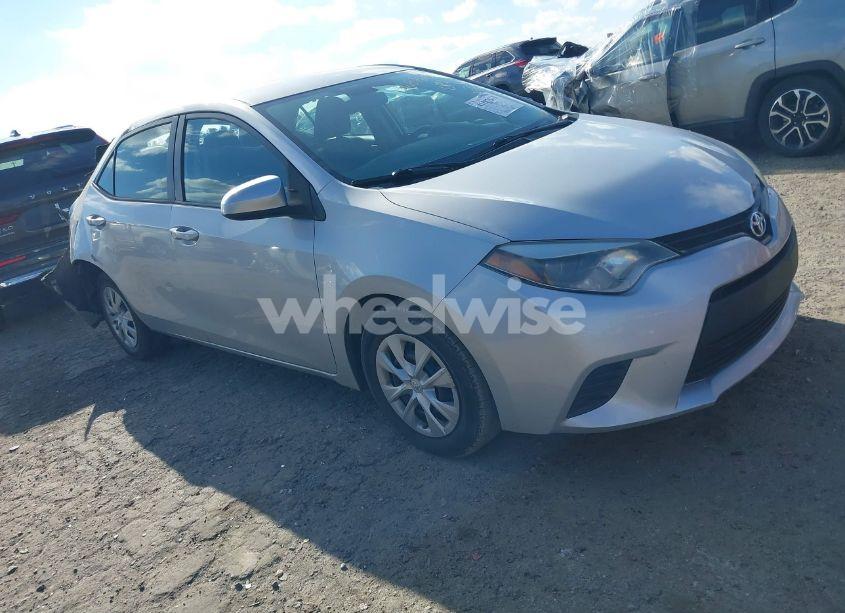 2015 Toyota Corolla L (VIN 5YFBURHE5FP231735) main photo