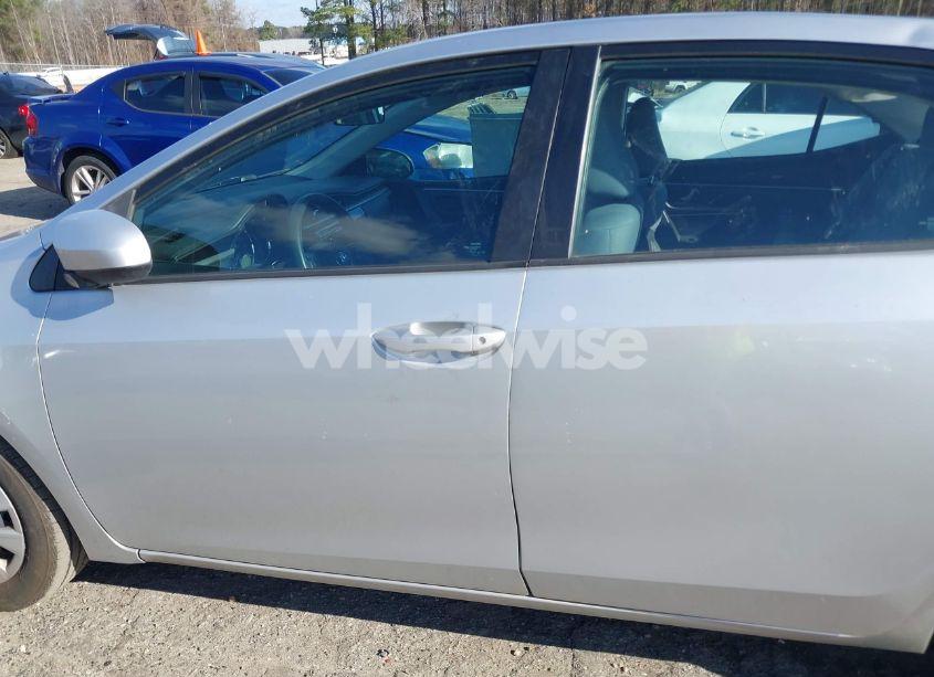 Photo 15 of 2015 Toyota Corolla L (VIN 5YFBURHE5FP231735)