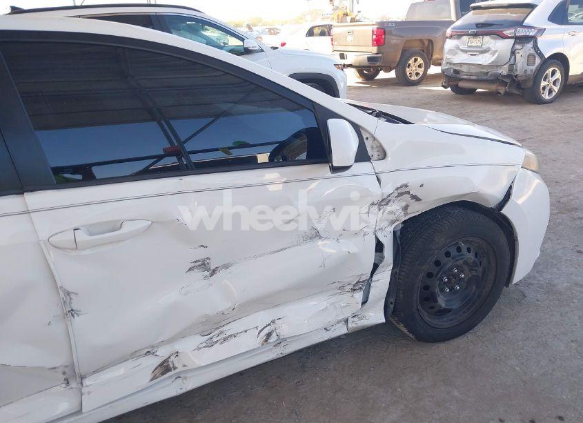 Photo 6 of 2015 Toyota Corolla LE (VIN 5YFBURHE5FP252519)