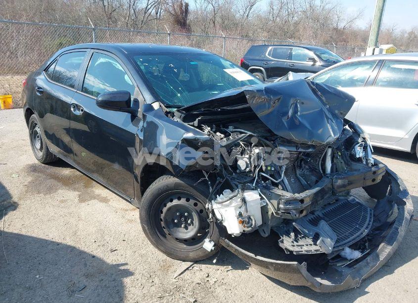 2015 Toyota Corolla LE (VIN 5YFBURHE5FP263259) main photo