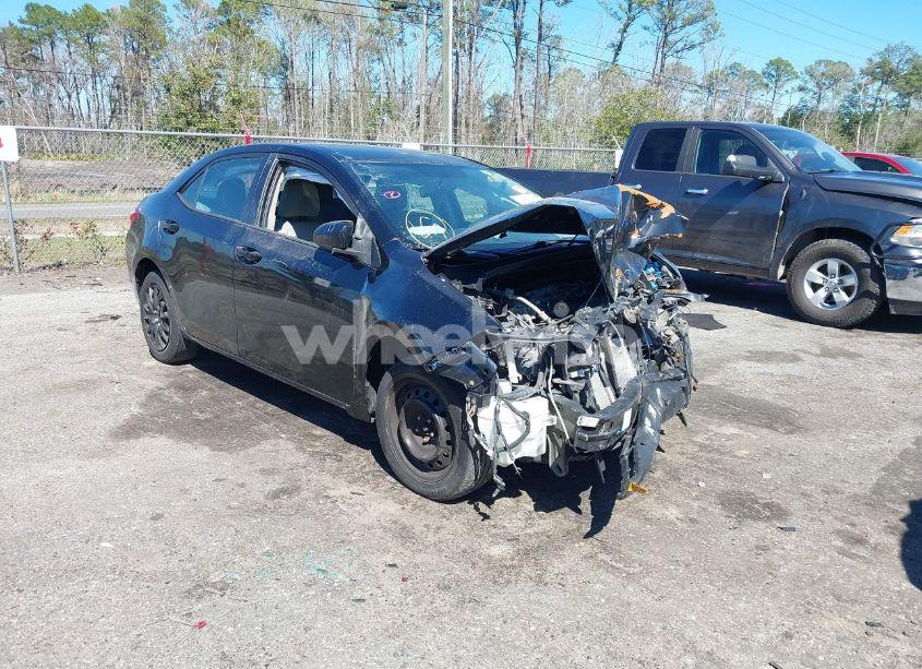 2015 Toyota Corolla LE (VIN 5YFBURHE5FP266677) main photo