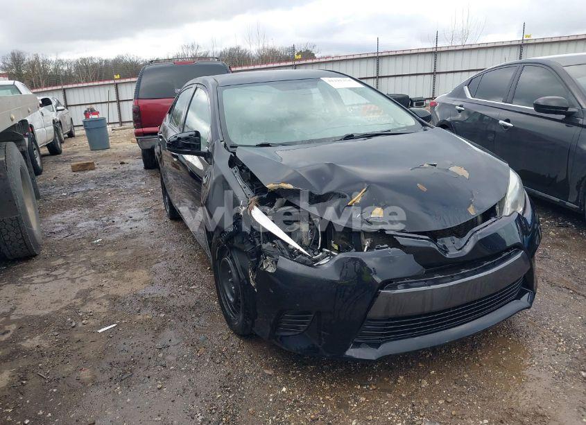 2015 Toyota Corolla LE (VIN 5YFBURHE5FP279901) main photo