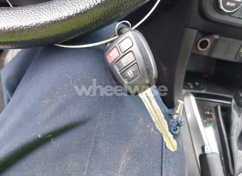 Photo 11 of 2015 Toyota Corolla LE (VIN 5YFBURHE5FP279901)